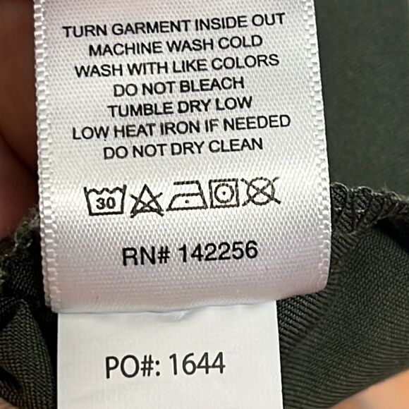 FIGS Technical Collection Olive Short Sleeve V-Neck Medical Scrub Shirt- Large - Picture 13 of 14